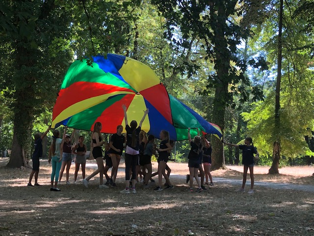 Spielspaß im Paradis-Park im Ferienworkshop Show-Ballett Formel 1